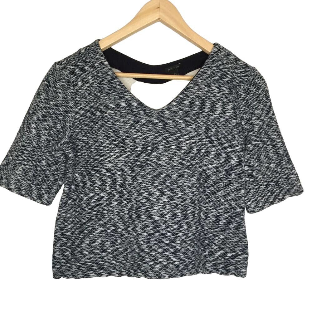 Ann Taylor Short Sleeve Quilted Shirt size Medium Navy Blue Fitted V Neck Top